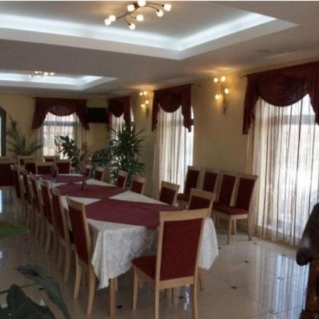 Casa Optima Hotel Oradea Buitenkant foto