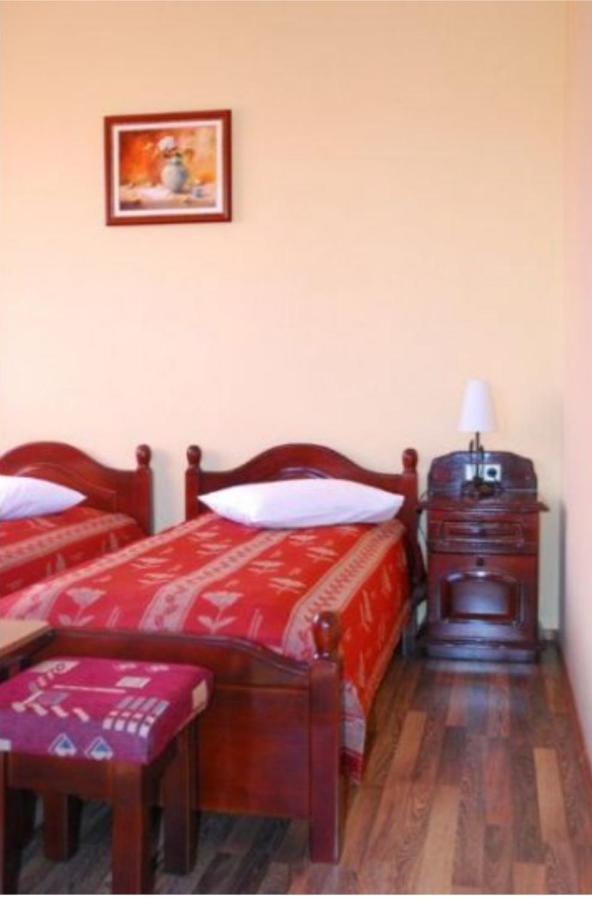 Casa Optima Hotel Oradea Buitenkant foto