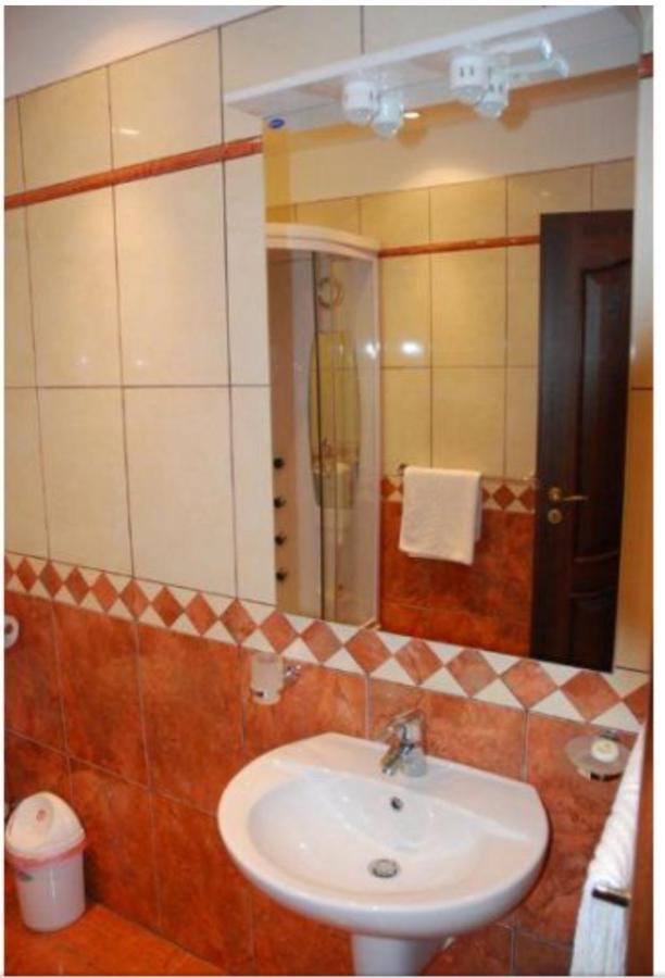 Casa Optima Hotel Oradea Buitenkant foto